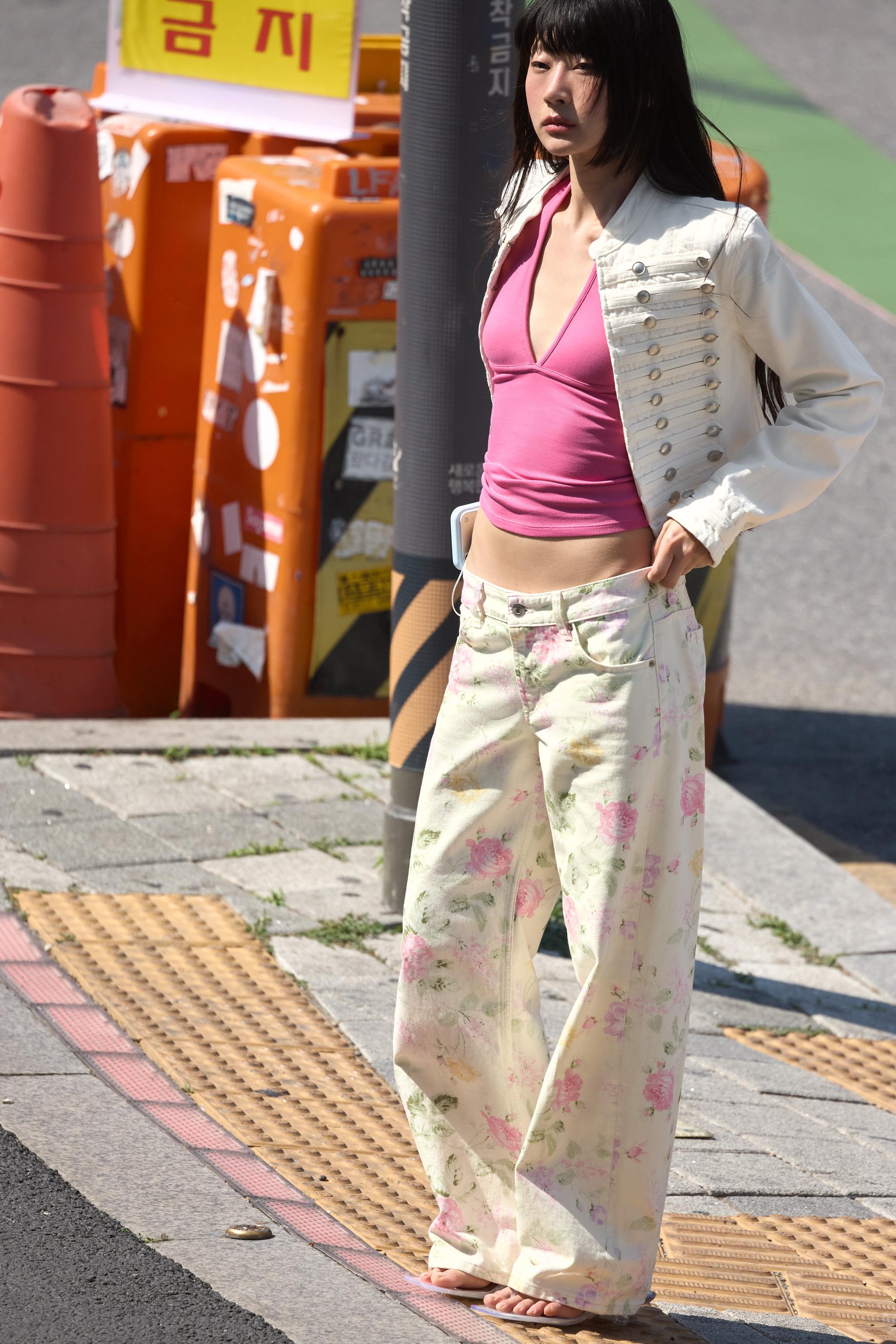 TRF LOW RISE LOOSE FIT FLORAL JEANS